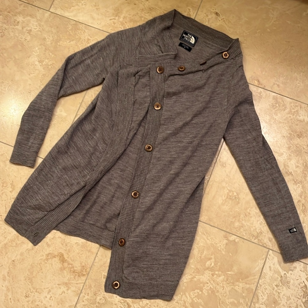 The North Face women’s 100% wool gray sweater (S)